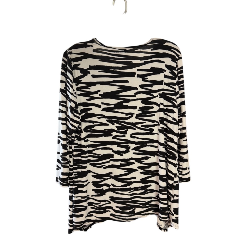 Chico’s Travelers Black & White Animal Print Cardigan Tank Set Size 2 US size L - Picture 3 of 5
